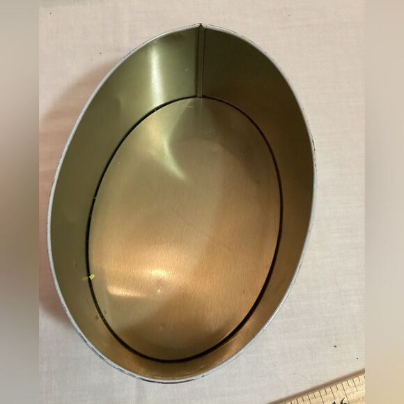 Easter Bunny & Chicks The Tin Box Company of America 1985 Metal Easter Decor - Picture 10 of 13